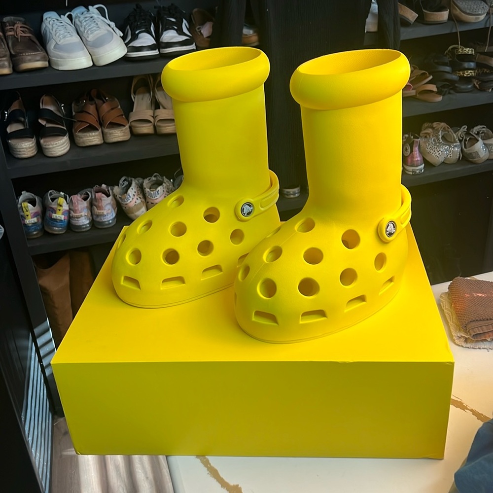 MSCHFxCROCS big yellow boots